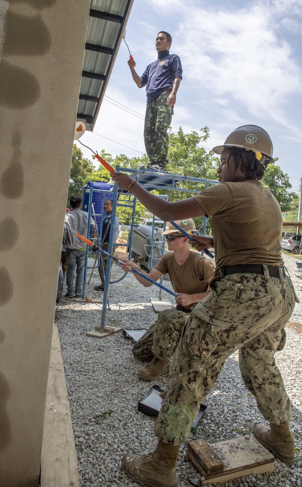 U.S. Navy Sailors, Thai construction workers work together during Pacific Partnership 2019
