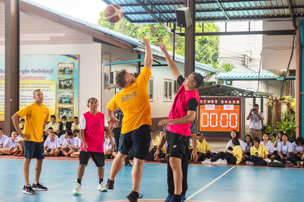 Pacific Partnership 2019 Personnel Play Basketball with Thai students