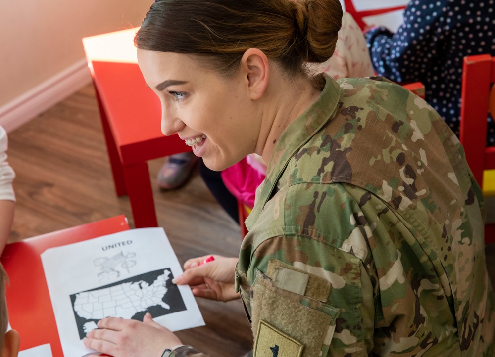 1st Brigade Soldiers Visit Bilingual Kindergarten