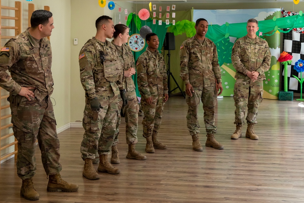 1st Brigade Soldiers Visit Bilingual Kindergarten