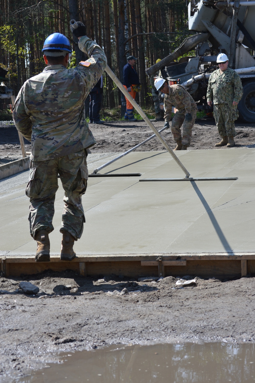 Navy Seabee Helps Army Soldiers with Construction Project
