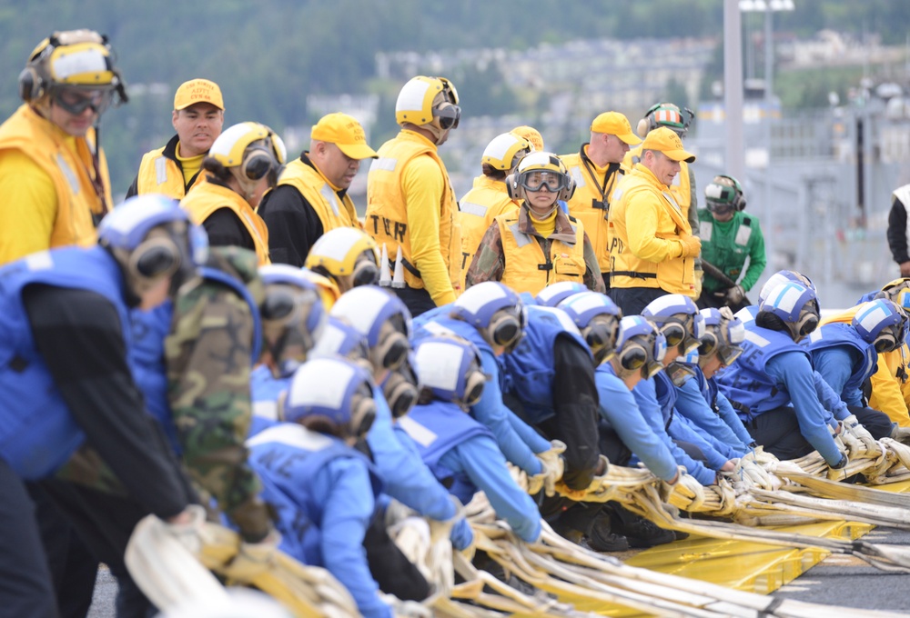 Nimitz Sailors Participate in Flight Deck Drills