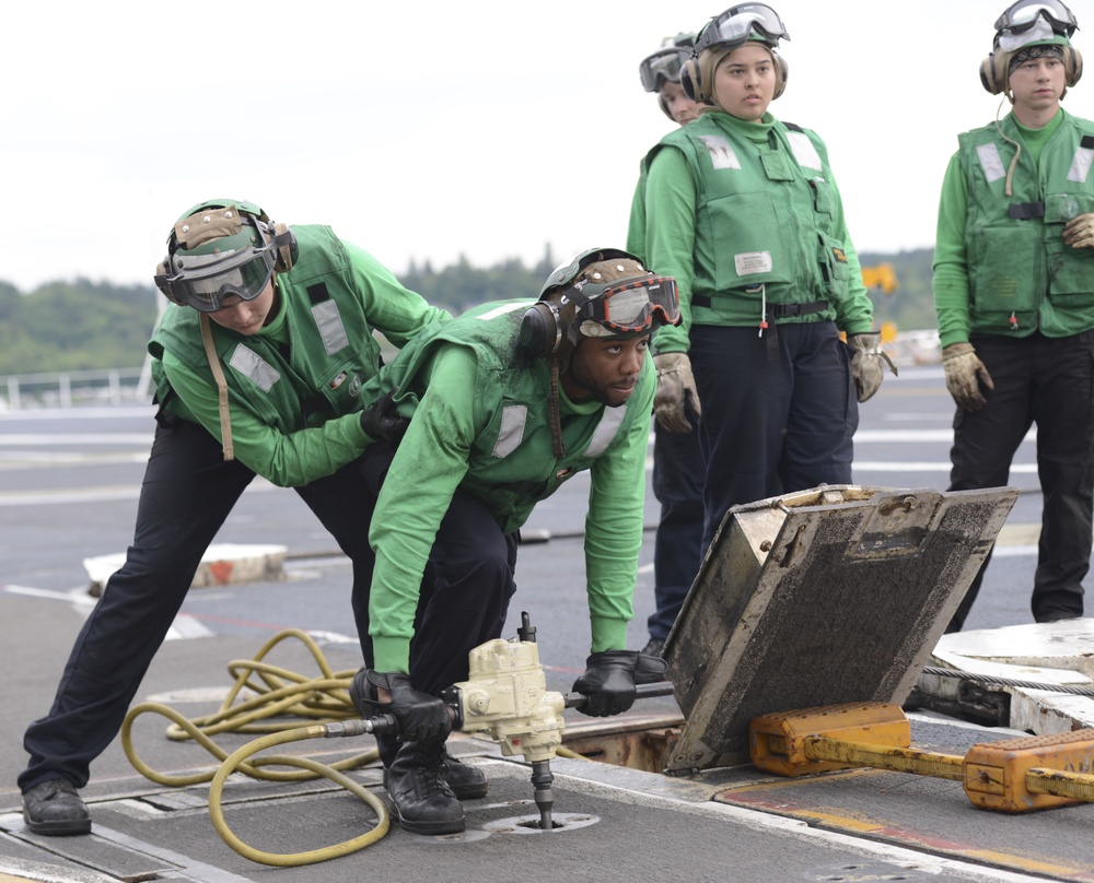 Nimitz Sailors Participate in Flight Deck Drills