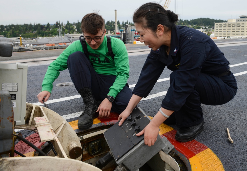 Nimitz Sailors Perform Maintenance on Flight Deck Circuit