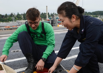 Nimitz Sailors Perform Maintenance on Flight Deck Circuit