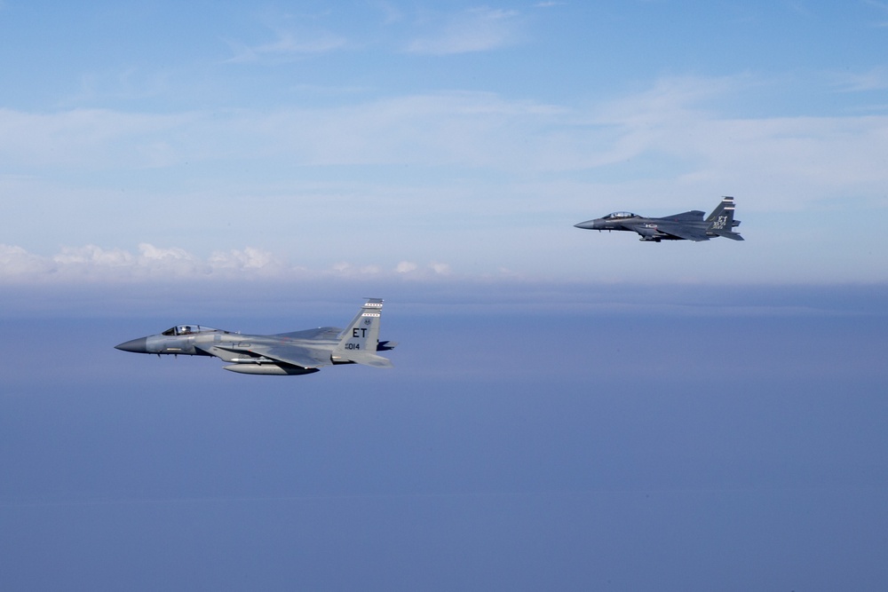 F-15s Perform Practice Over Gulf