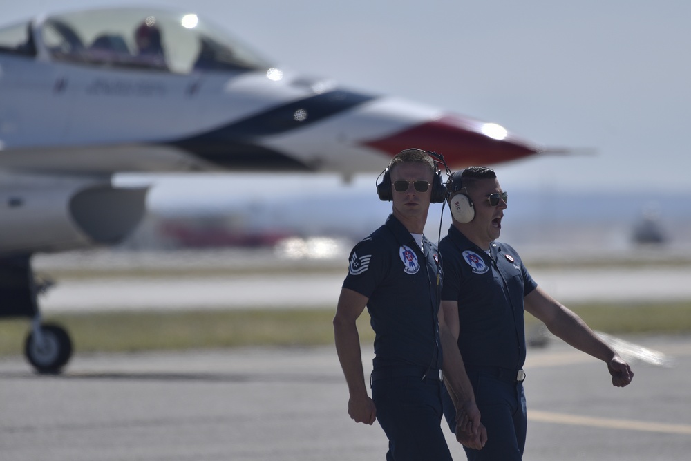 Kirtland Air Show hosts Thunderbirds, entertains thousands