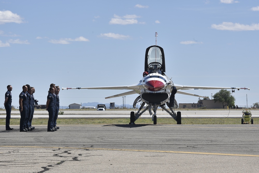 Kirtland Air Show hosts Thunderbirds, entertains thousands