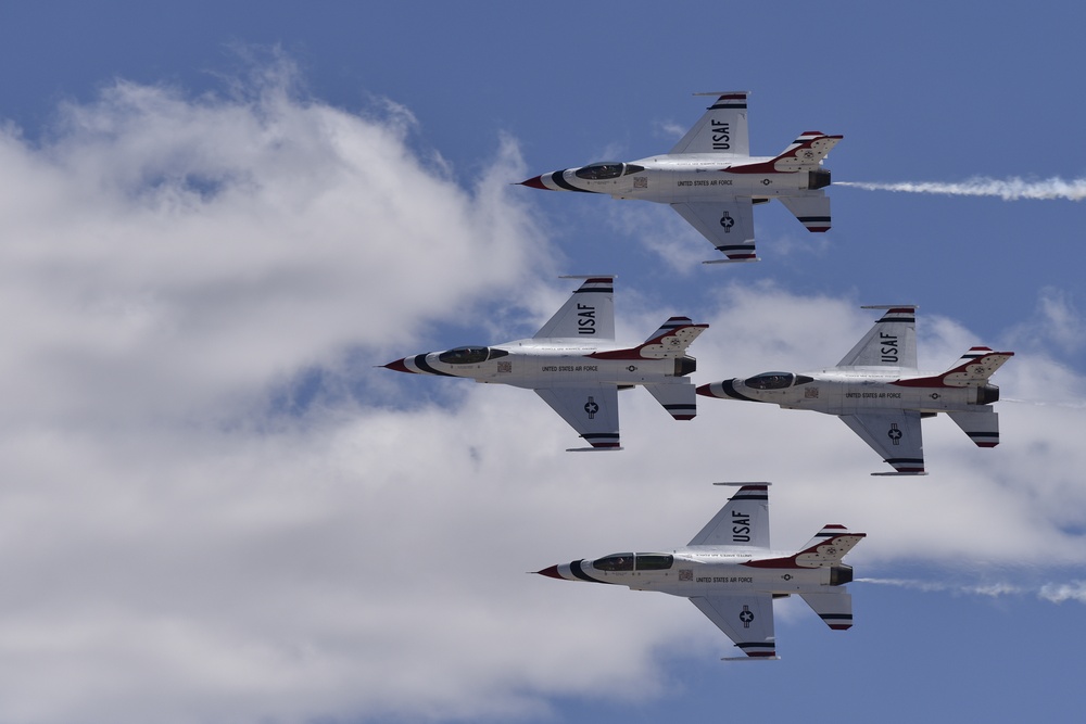 Kirtland Air Show hosts Thunderbirds, entertains thousands