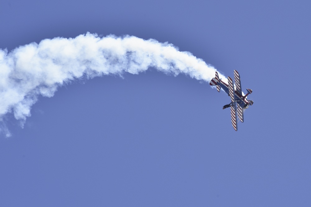 Kirtland Air Show hosts Thunderbirds, entertains thousands