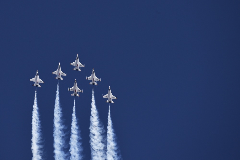Kirtland Air Show hosts Thunderbirds, entertains thousands