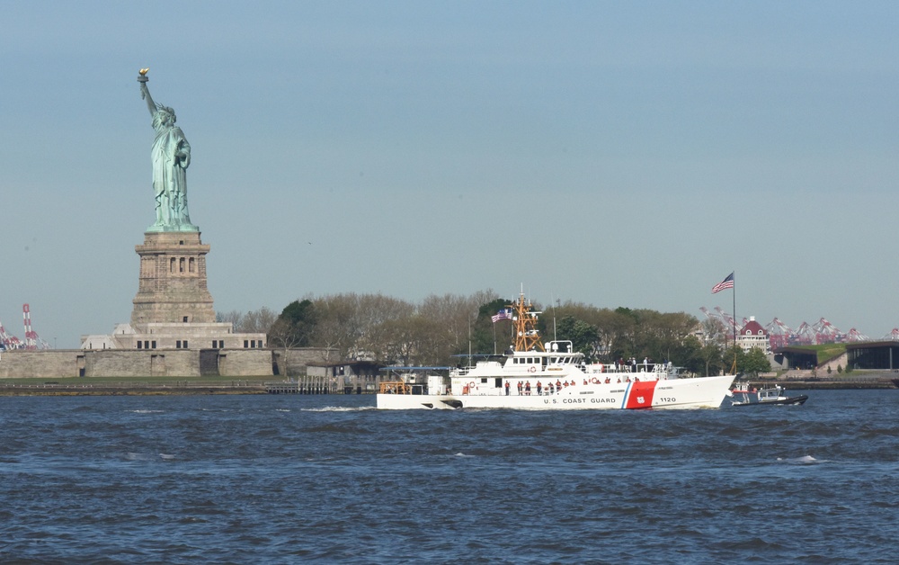 Coast Guard Participates in Fleet Week New York Parade of Ships 2019