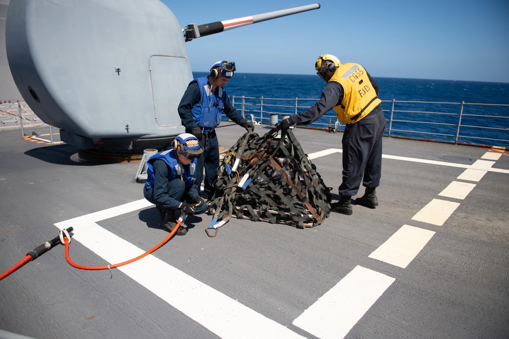 USS Leyte Gulf Conducts Vertical Replenishment