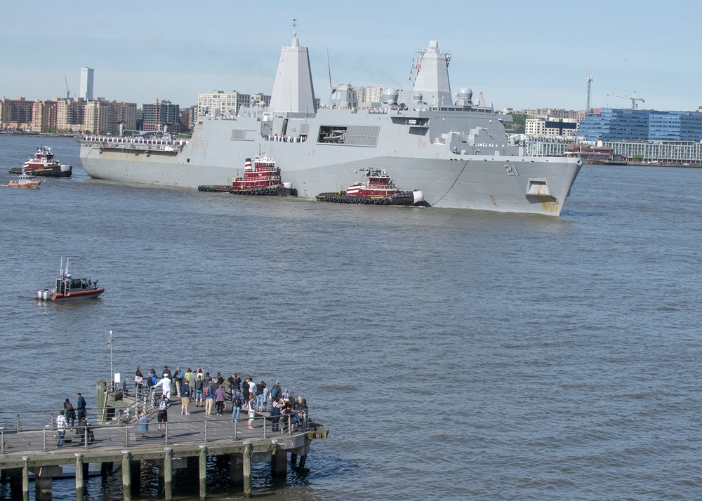 DVIDS - Images - Fleet Week New York 2019 Parade of Ships [Image 32 of 41]