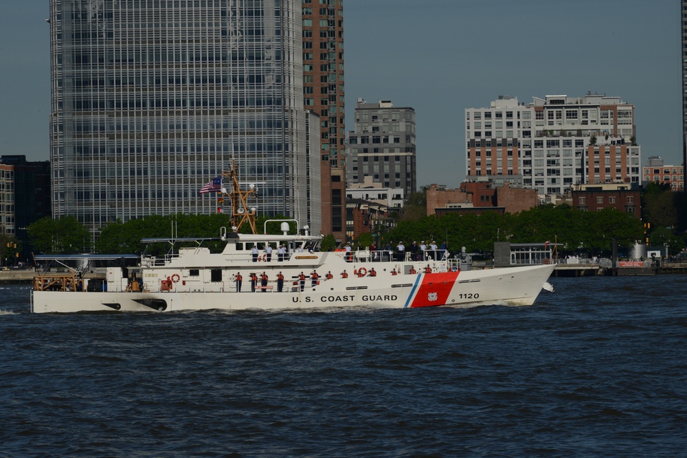 Coast Guard Participates in Fleet Week New York Parade of Ships 2019