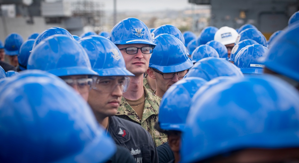 MCPON Smith Visits Essex Sailors