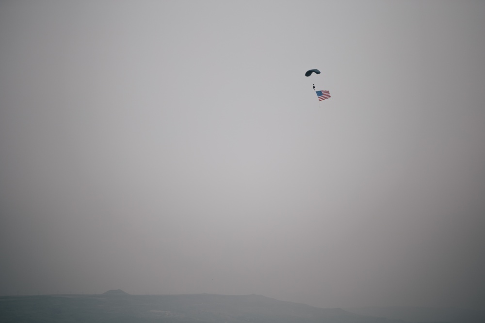 Turkish paratrooper fly flag