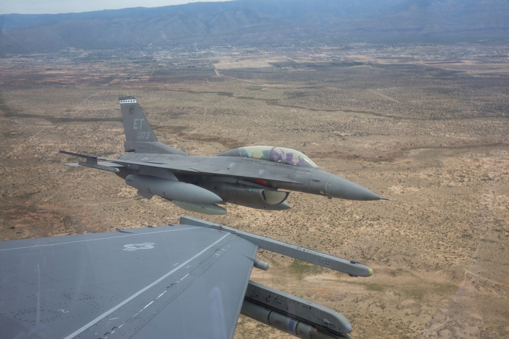 F-16 Prepares to land at Holloman AFB