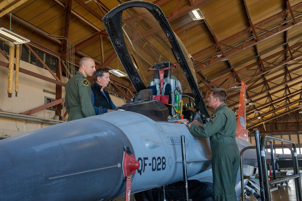 Pilots learn about the QF-16