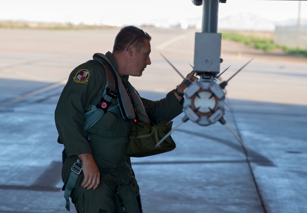 F-16 Preflight Inspection