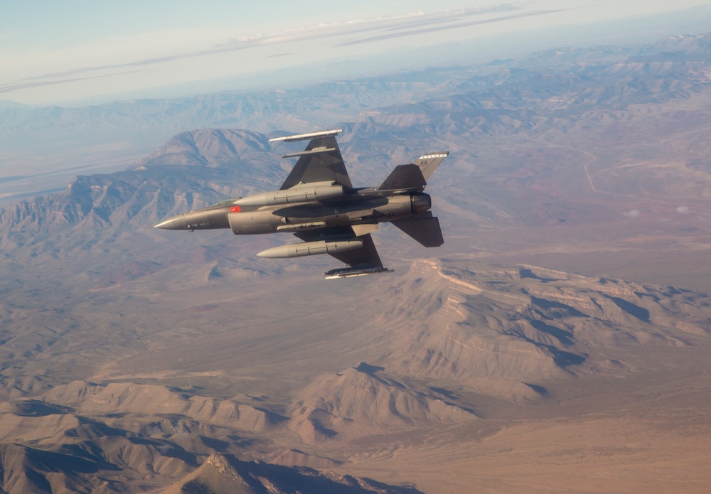 F-16 banks over range at Holloman AFB