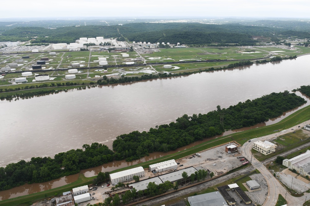 Okla. Gov., Tulsa Mayor assess flooding