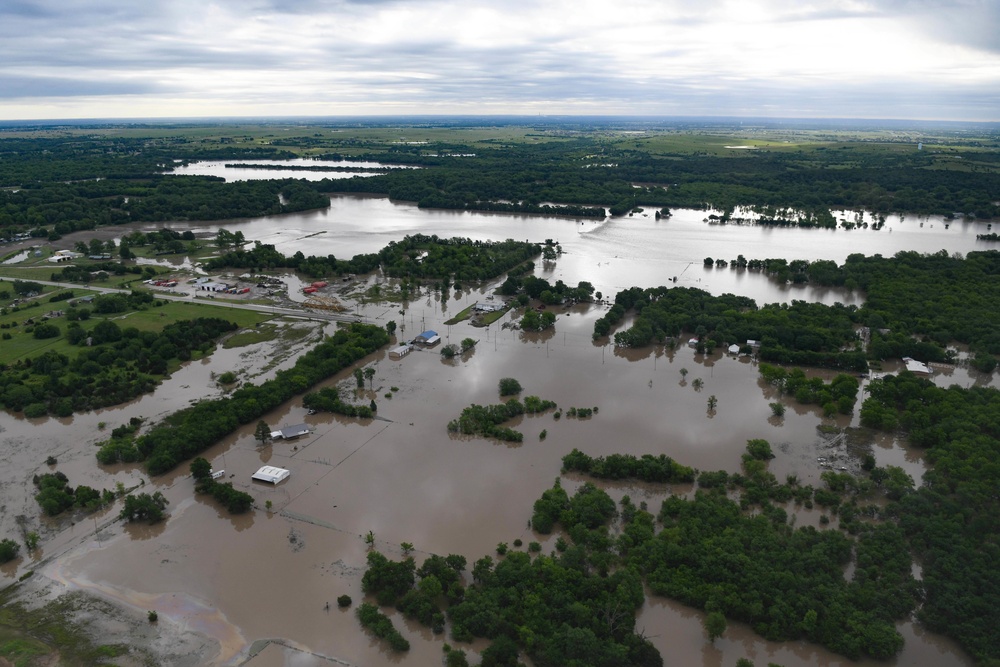 Okla. Gov., Tulsa Mayor assess flooding