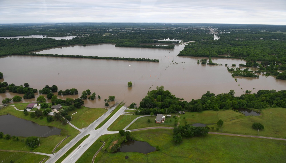 Okla. Gov., Tulsa Mayor assess flooding