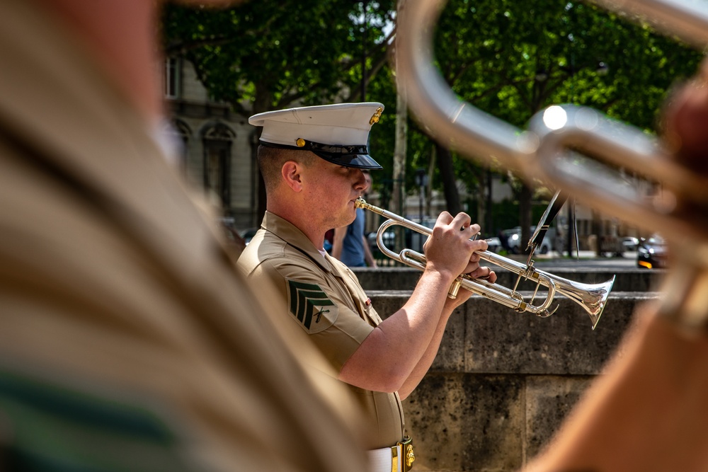 1st Marine Division Band Visits Paris