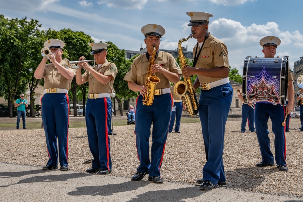 1st Marine Division Band Visits Paris