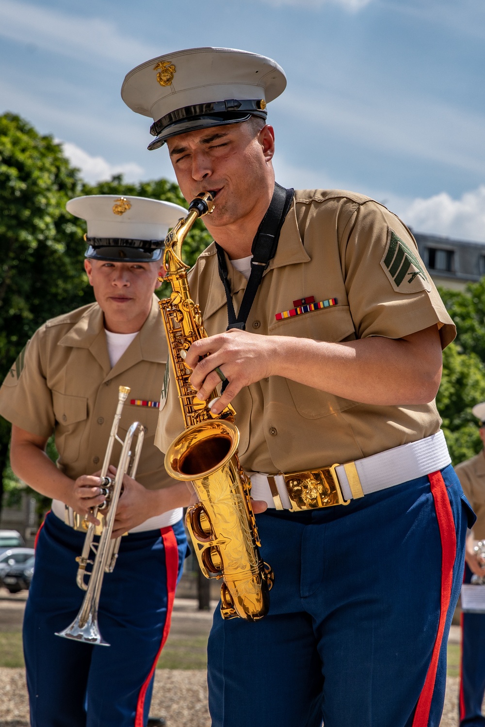 1st Marine Division Band Visits Paris