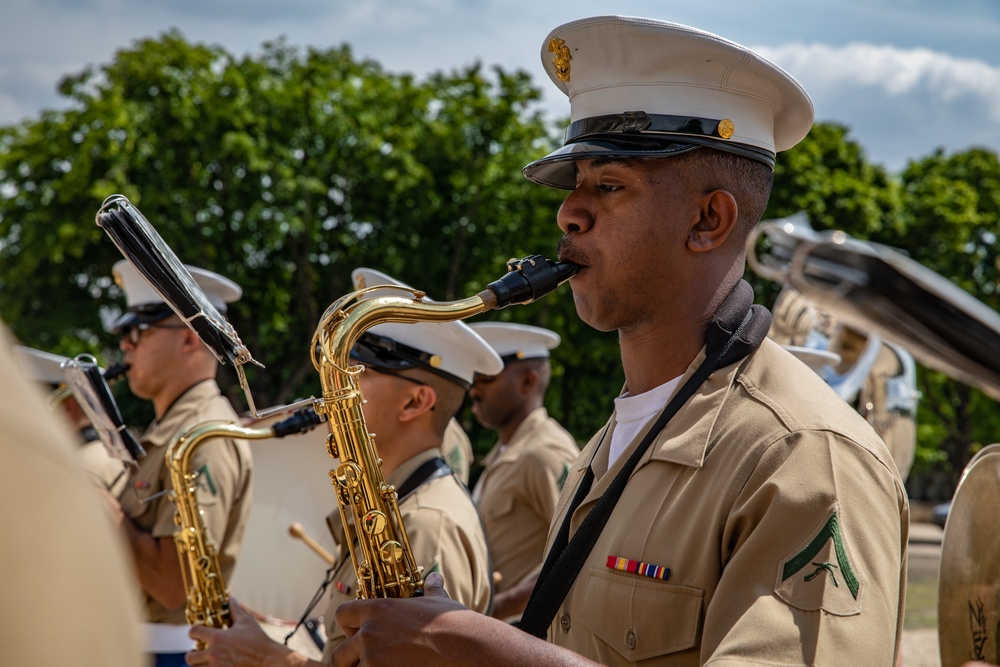 1st Marine Division Band Visits Paris