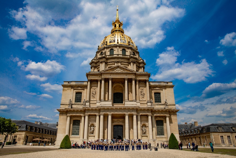 1st Marine Division Band Visits Paris