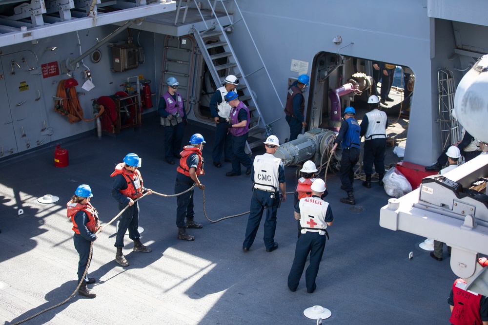 USS New York conducts RAS en route to Fleet Week NY