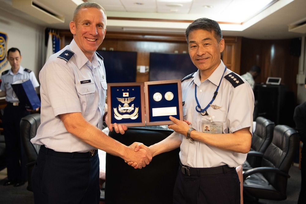 JASDF Chief of Staff, U.S. Forces Japan commander visit Okinawa