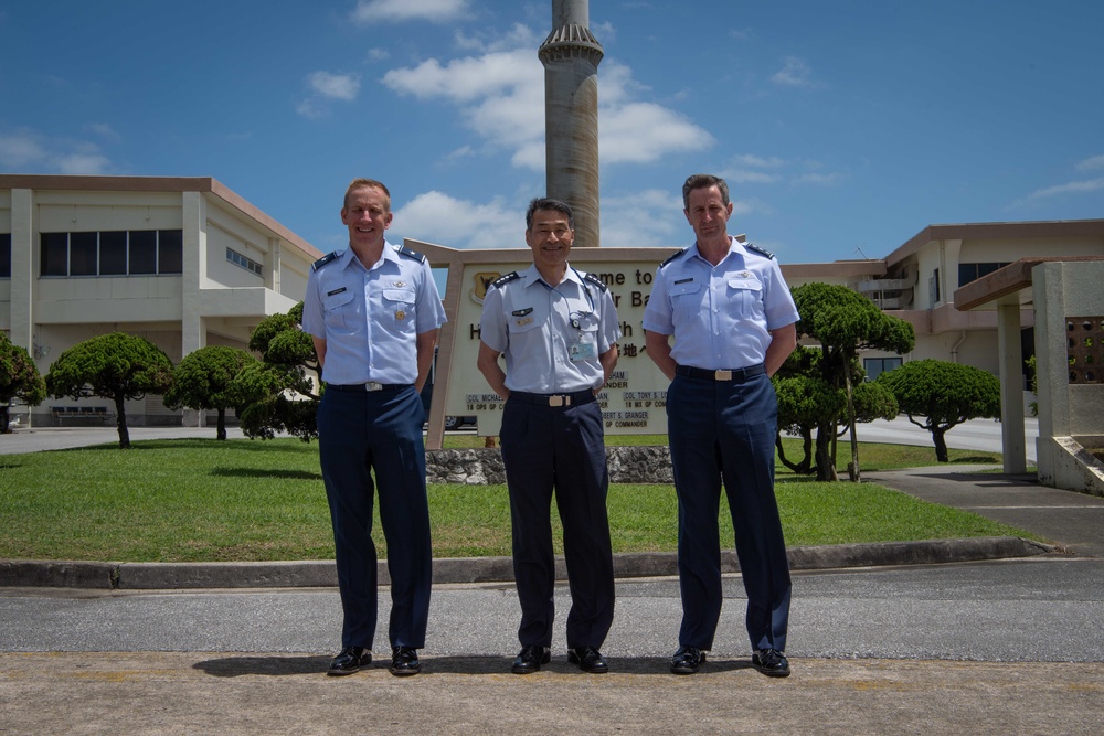 JASDF Chief of Staff, U.S. Forces Japan commander visit Okinawa