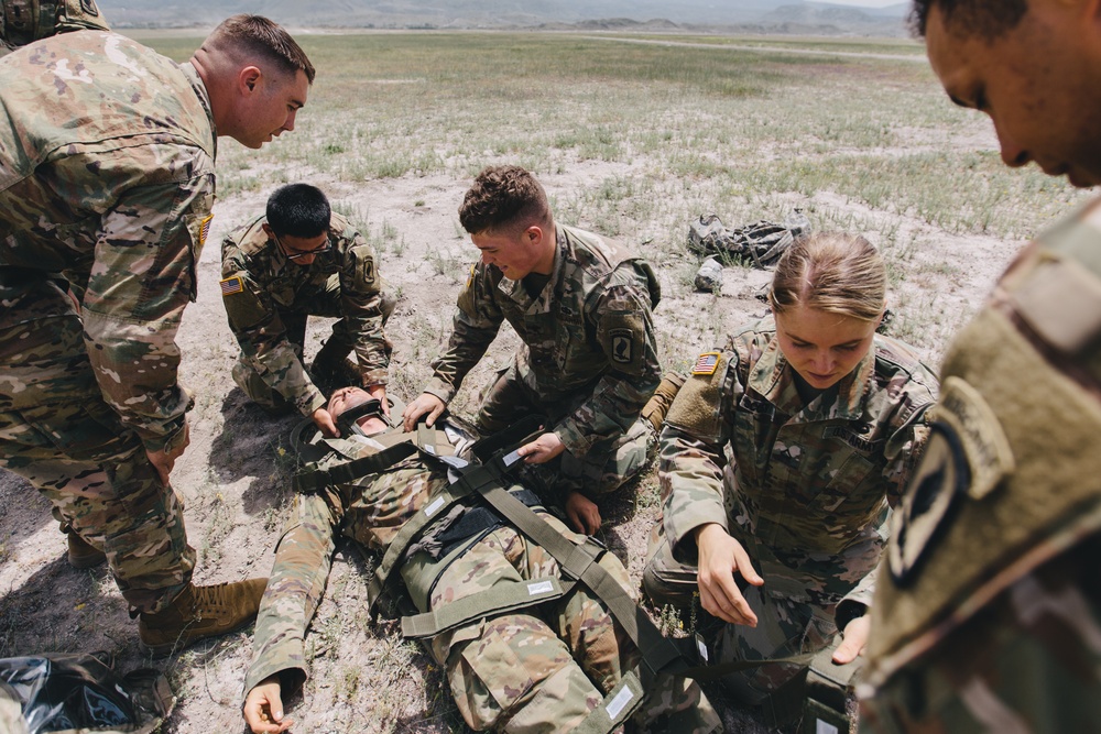 U.S. Army paratroopers conduct medical training
