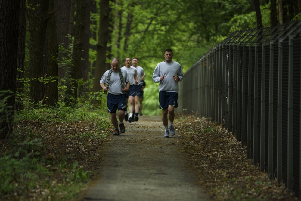 Port Dawgs run to remember their fallen