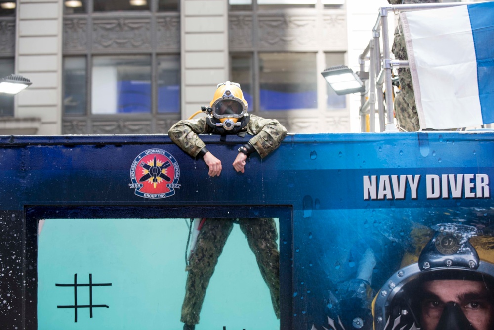 DVIDS - Images - Dive Demonstration in Times Square [Image 1 of 6]