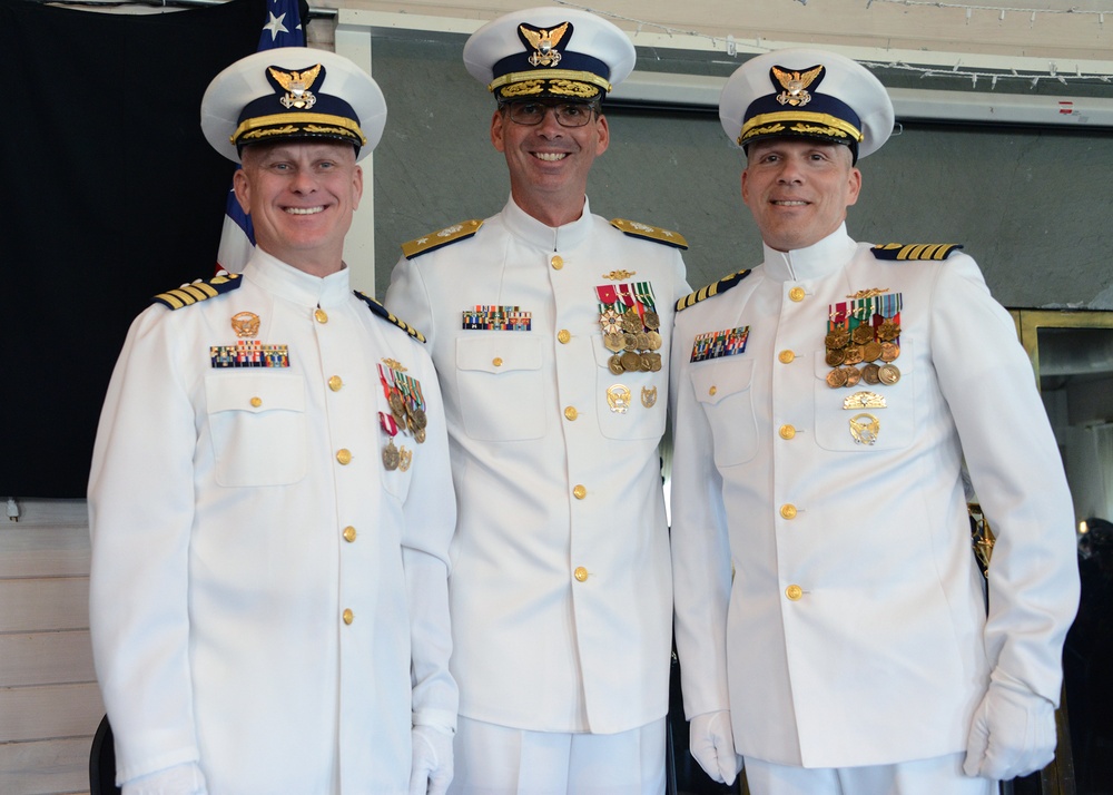 DVIDS - Images - USCGC Douglas Munro change of command [Image 1 of 2]