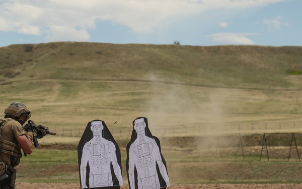10th Group Green Berets, K9s, and Law Enforcement Training Together