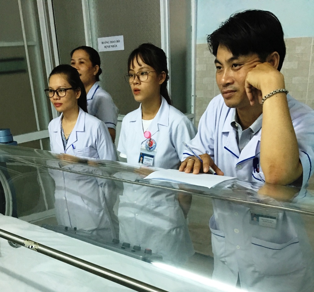 UCT2 Conducts Coastal Medicine SMEE in Tuy Hòa, Vietnam during Pacific Partnership 2019