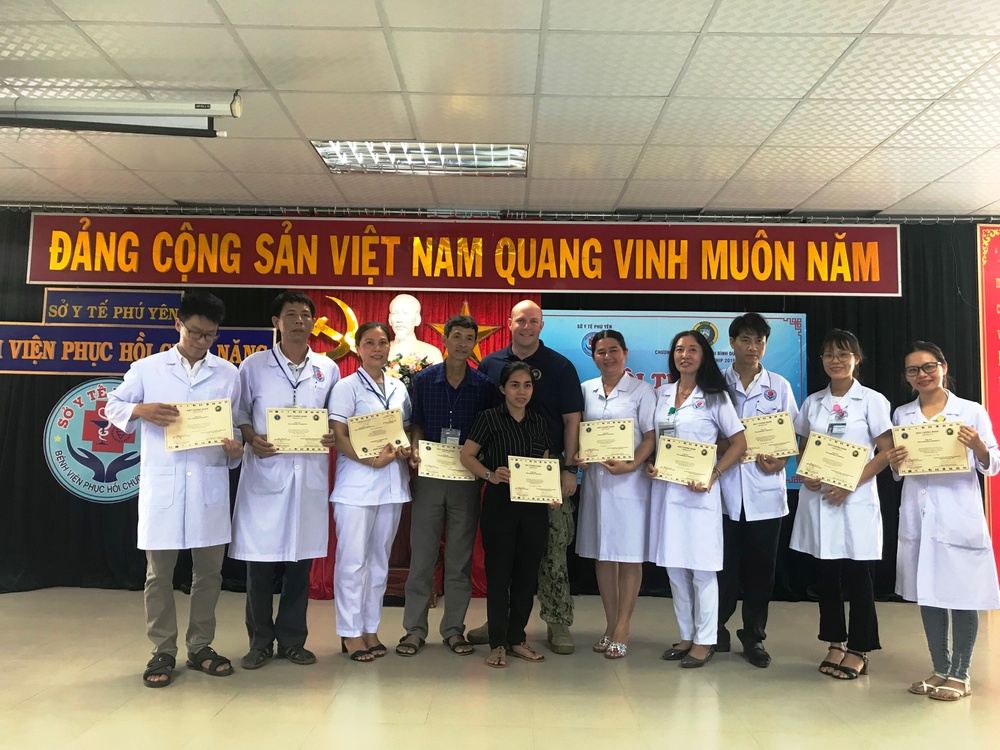 UCT2 Conducts Coastal Medicine SMEE in Tuy Hòa, Vietnam during Pacific Partnership 2019