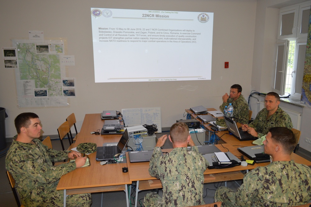 22 Naval Construction Regiment Commodore is briefed by 22 NCR operational planning team