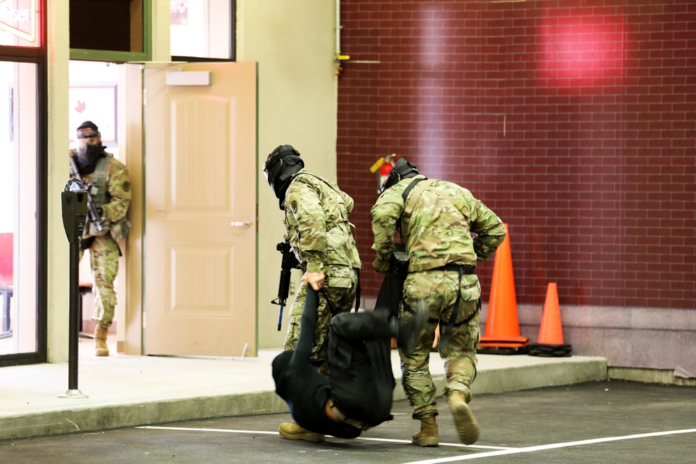 Soldiers train on crisis in simulated city