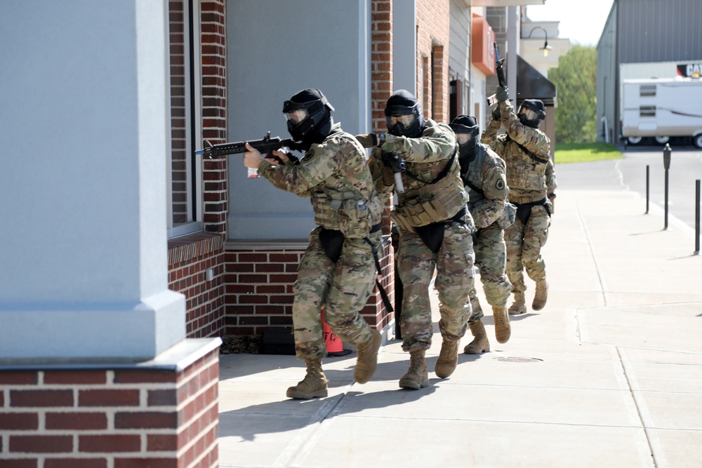 Army Reserve drill sergeants train in simulated city