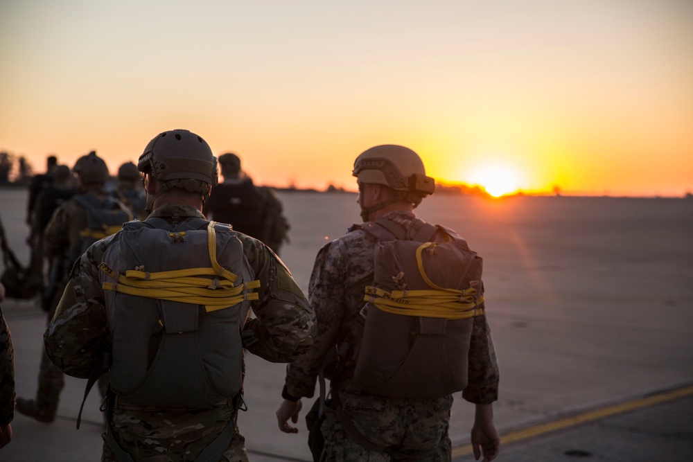 Static Line Jump: SPMAGTF-CR-AF 19.2 Marines increase aerial-delivery proficiency