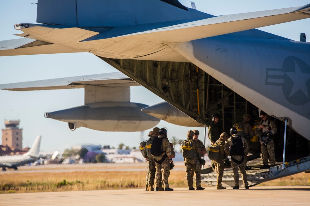 Static Line Jump: SPMAGTF-CR-AF 19.2 Marines increase aerial-delivery proficiency