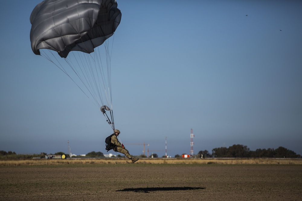 Static Line Jump: SPMAGTF-CR-AF 19.2 Marines increase aerial-delivery proficiency