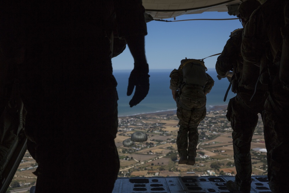 Static Line Jump: SPMAGTF-CR-AF 19.2 Marines increase aerial-delivery proficiency